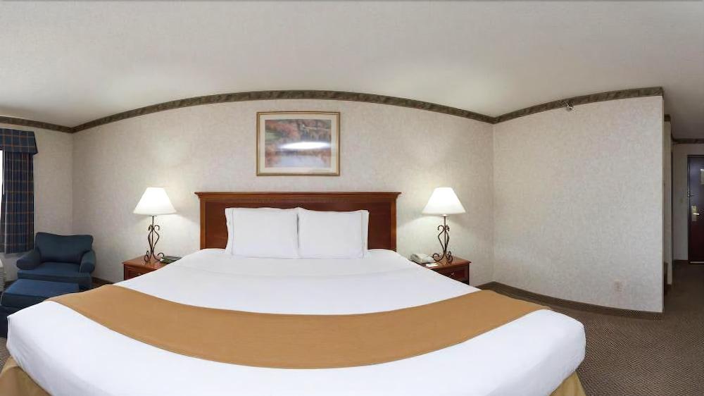 Holiday Inn Express & Suites Wadsworth By Ihg Экстерьер фото