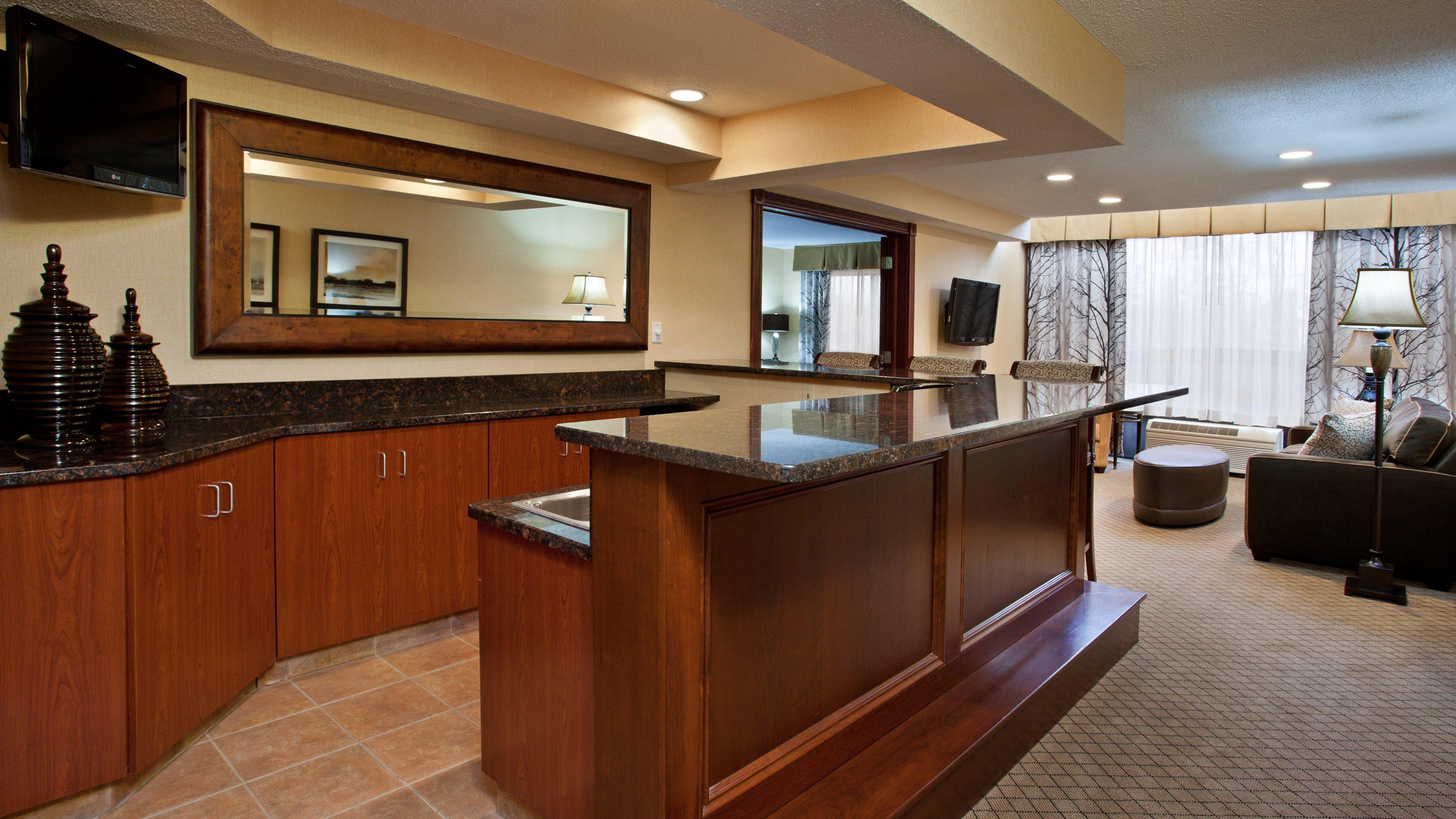 Holiday Inn Express & Suites Wadsworth By Ihg Экстерьер фото