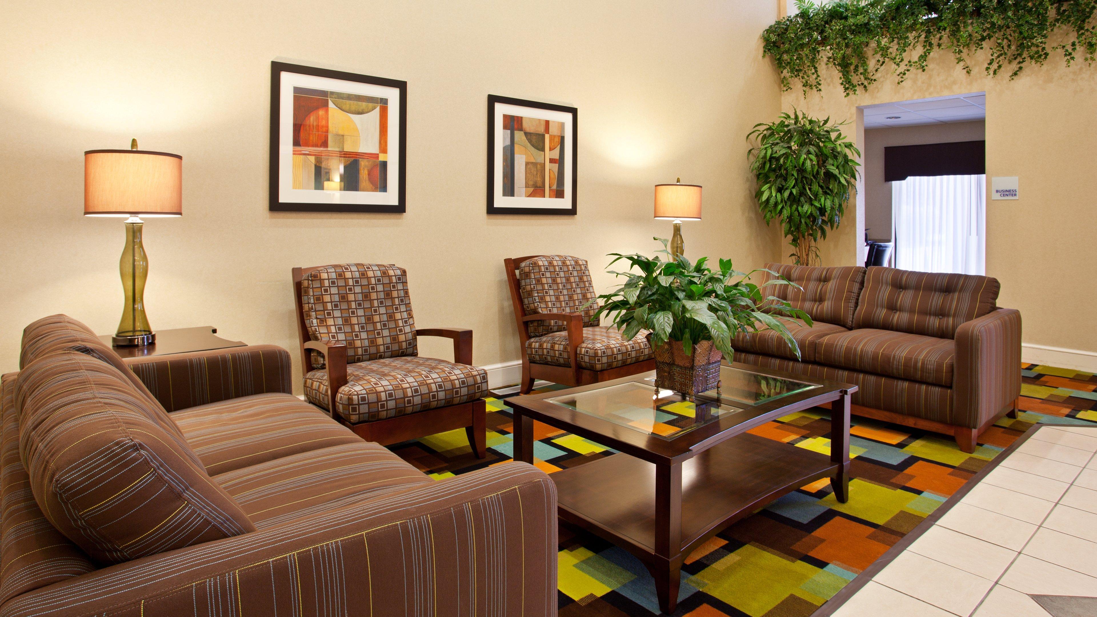 Holiday Inn Express & Suites Wadsworth By Ihg Экстерьер фото