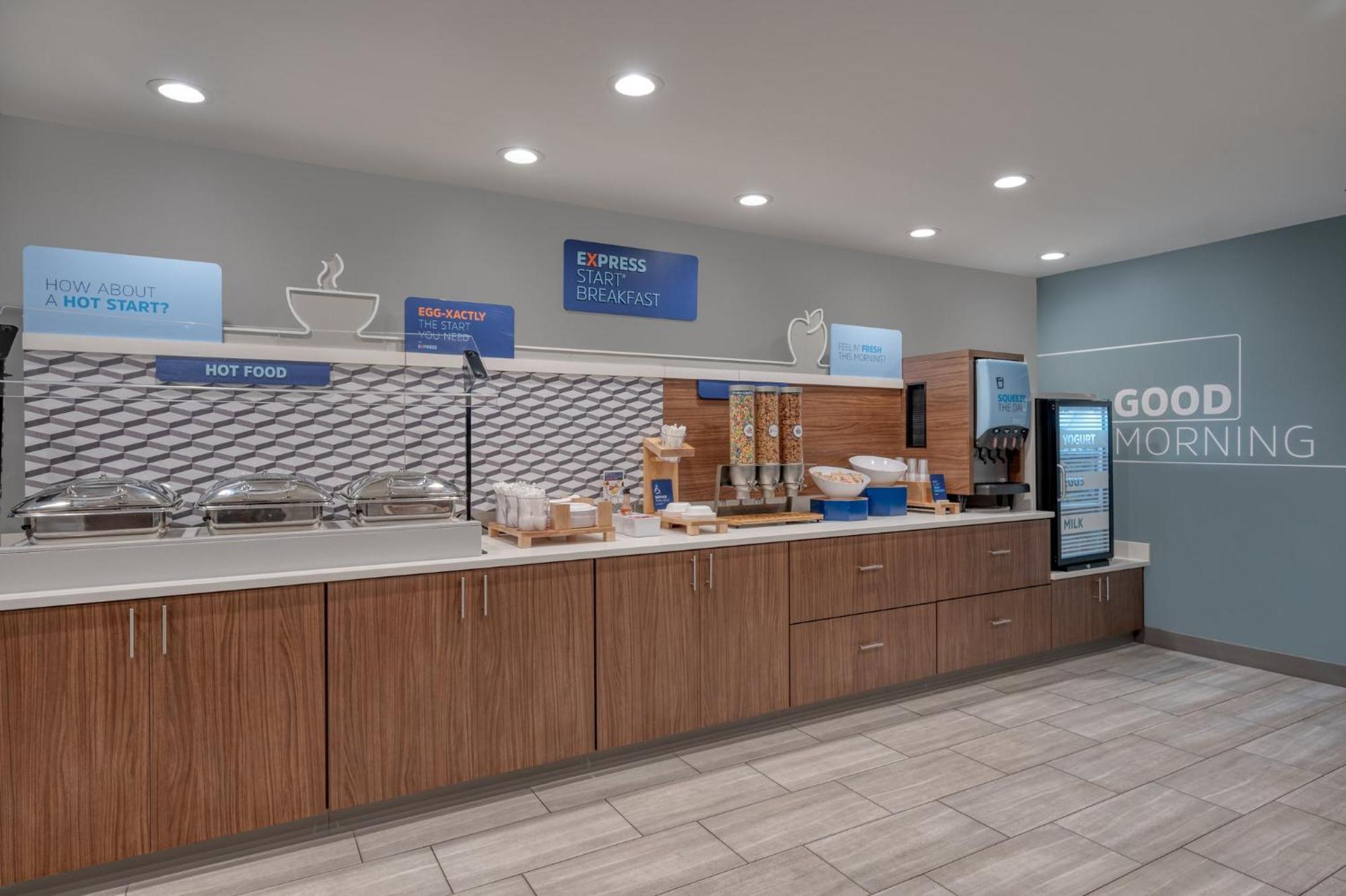 Holiday Inn Express & Suites Wadsworth By Ihg Экстерьер фото