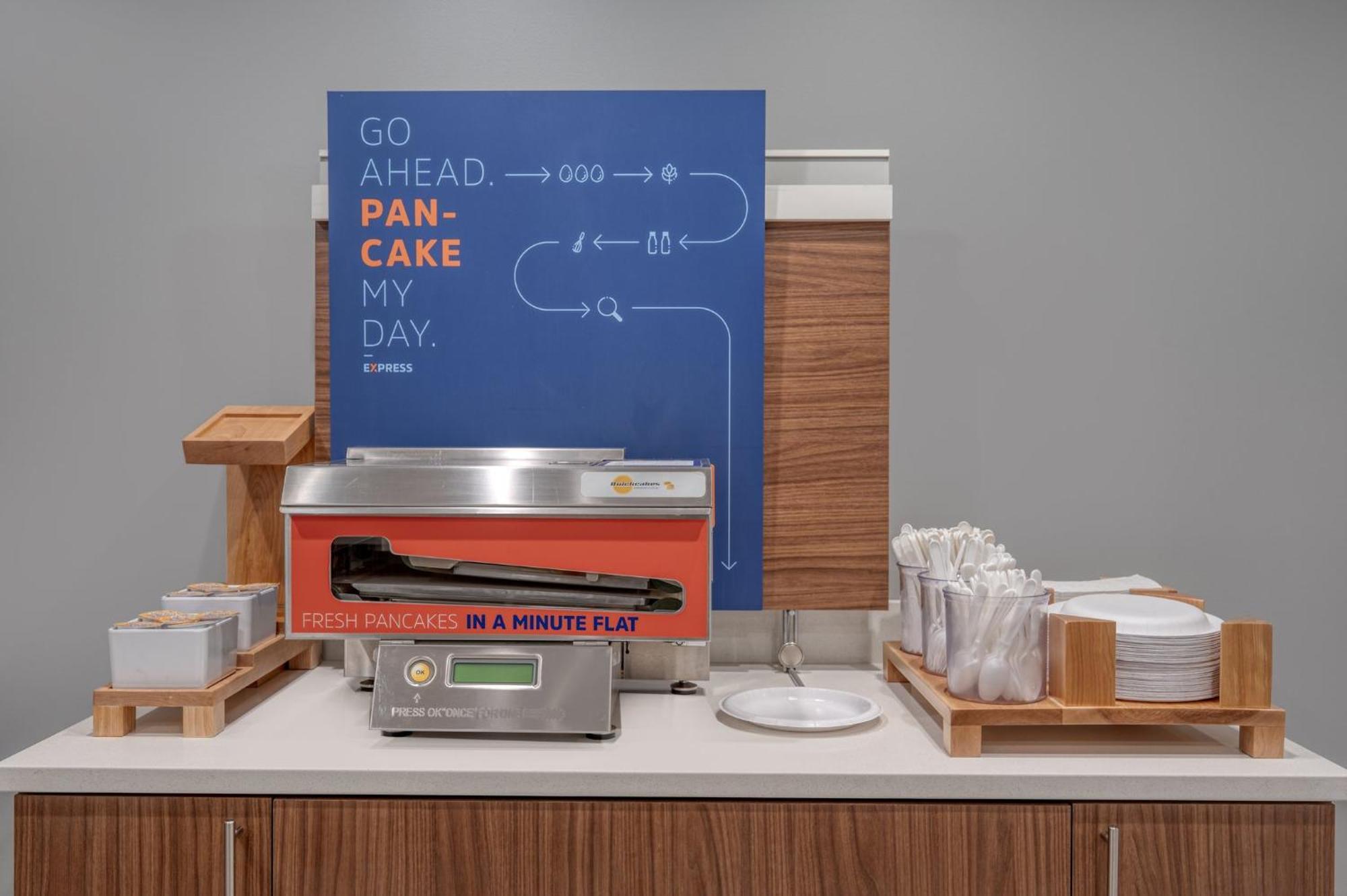 Holiday Inn Express & Suites Wadsworth By Ihg Экстерьер фото