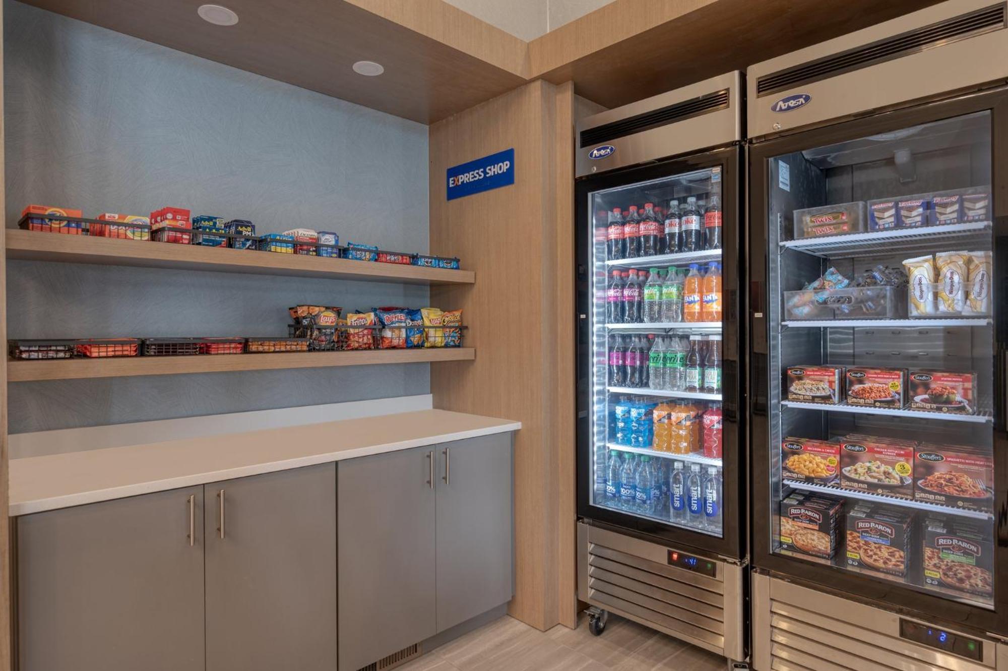 Holiday Inn Express & Suites Wadsworth By Ihg Экстерьер фото