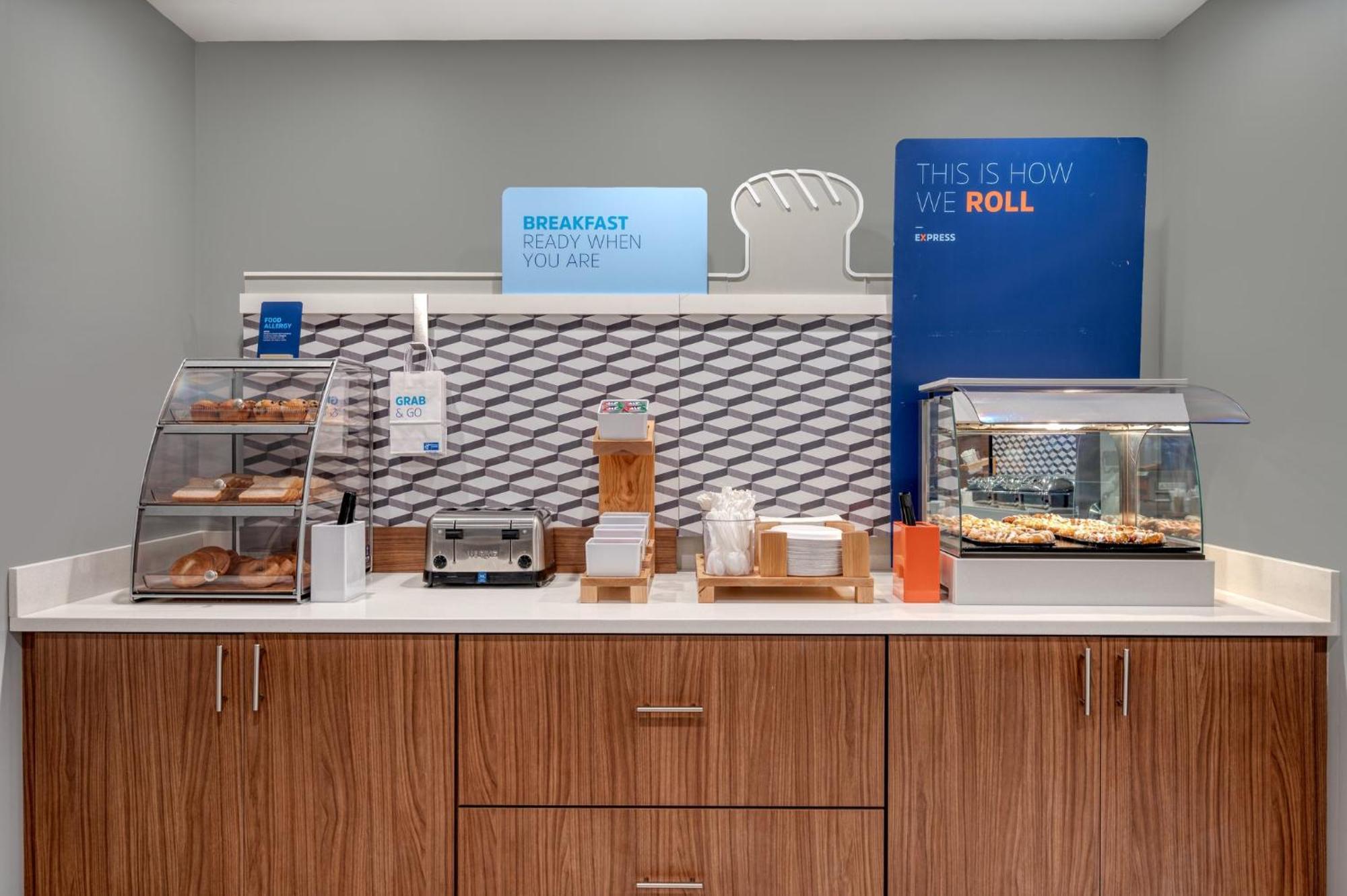 Holiday Inn Express & Suites Wadsworth By Ihg Экстерьер фото